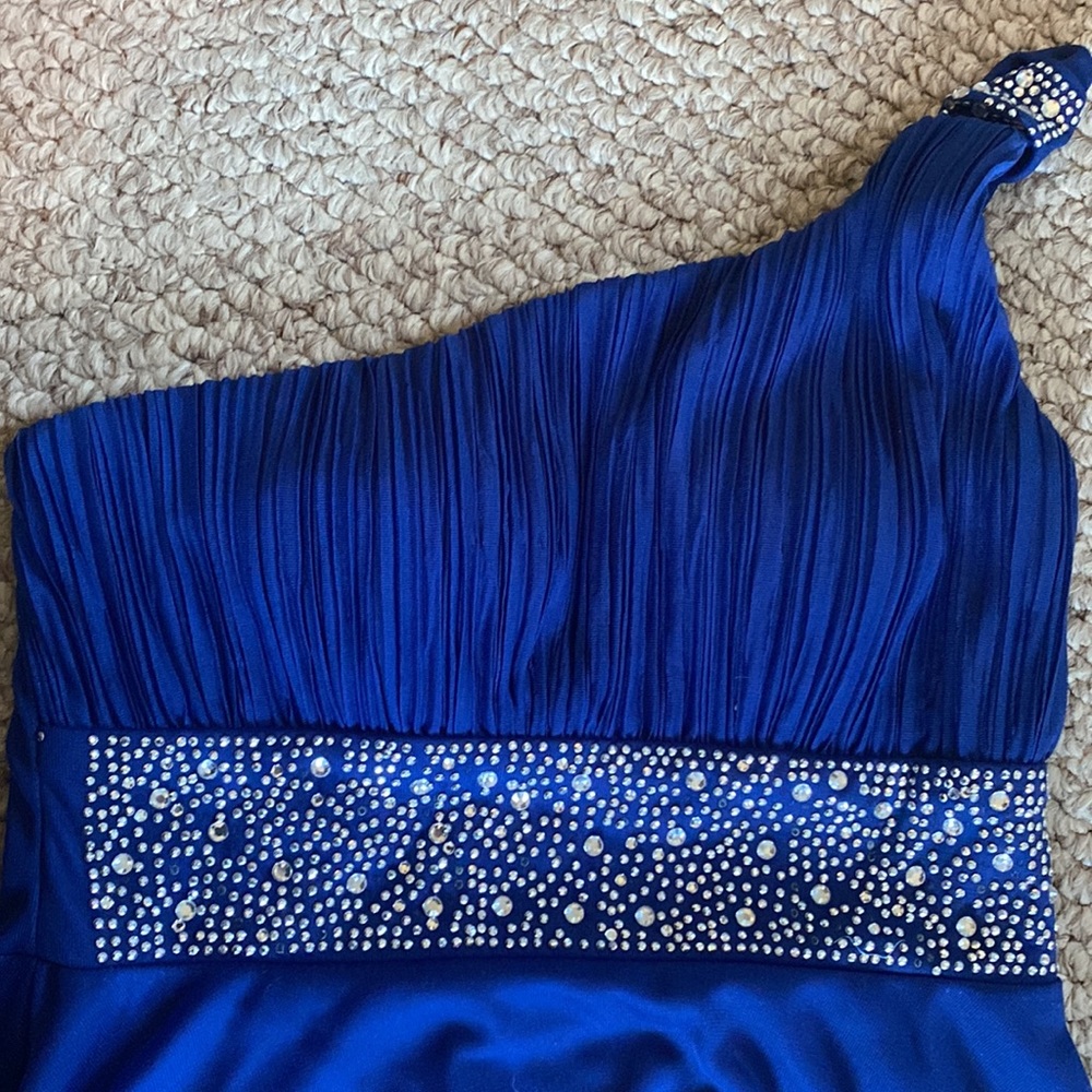 Pretty, blue, one shoulder dress by Celavie. - Picture 4 of 5